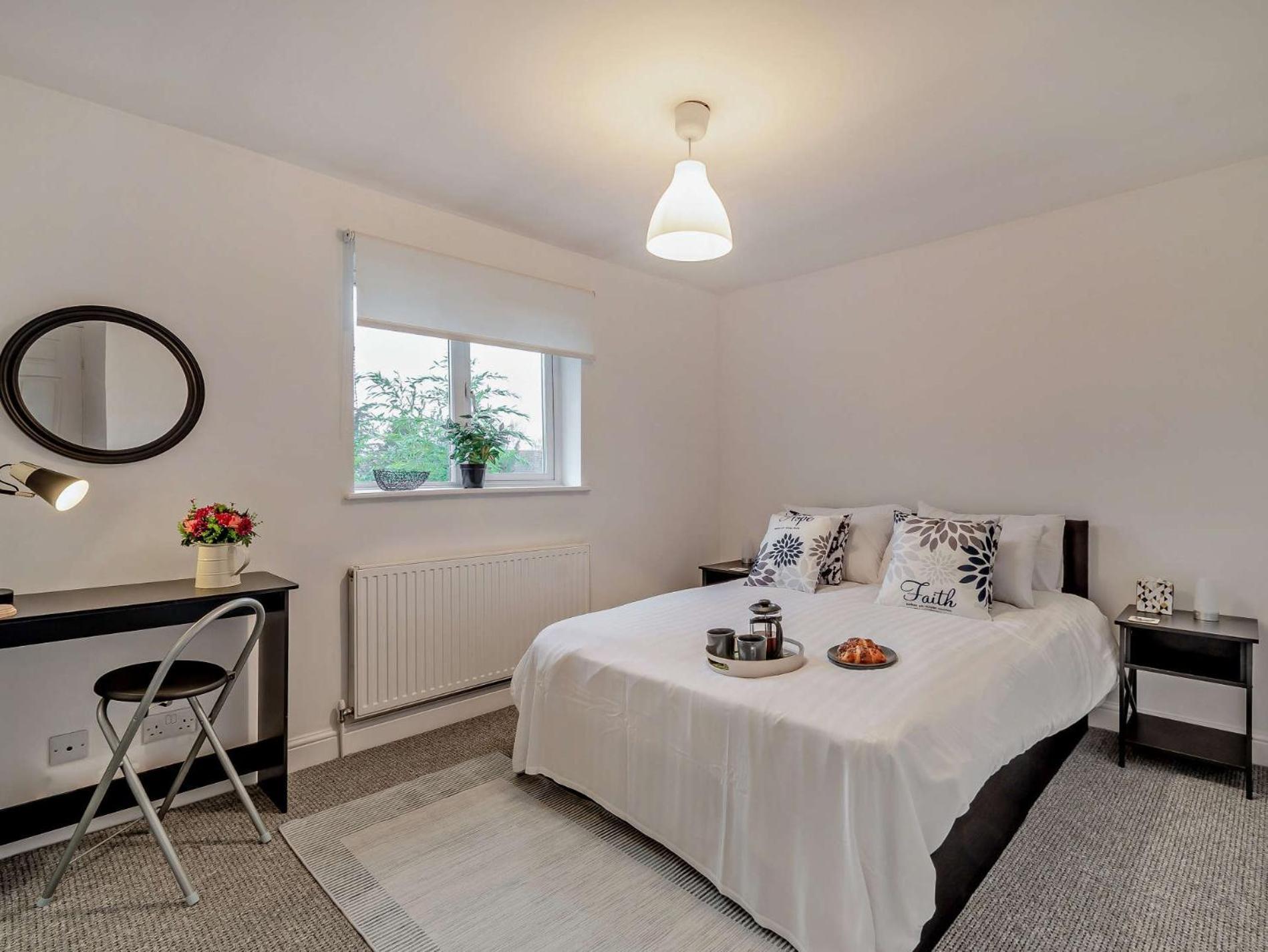 Holiday home 2 Bed In 94299 Stratford-upon-Avon